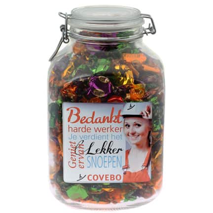 Grote glazen weckpot gevuld met snoep als give-away voor Covebo