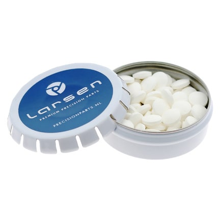 Clic-clac blikje pepermunt met bedrijfslogo als give-away op een beurs