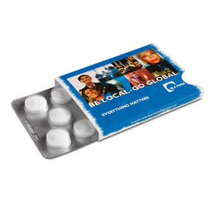 Bedrukte sleeve met 10 complimints in een blistger als weggevertje