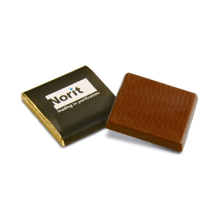 Bedrukte vierkante napolitains met full colour wikkel als persoonlijk weggevertje bij de koffie