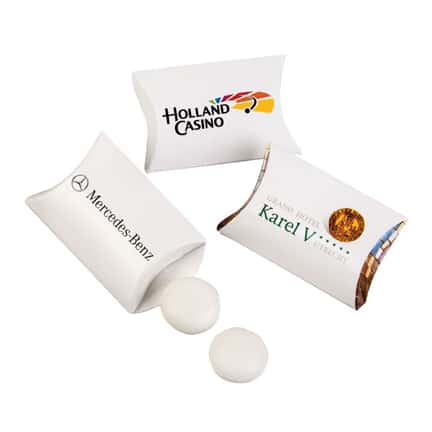 Gepersonaliseerd envelopdoosje met 2 Mentos als give-away