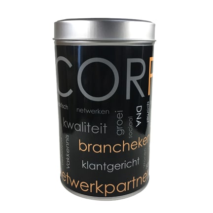 Snoepblik met logo op eigen label als feestelijk relatiegeschenk voor klanten