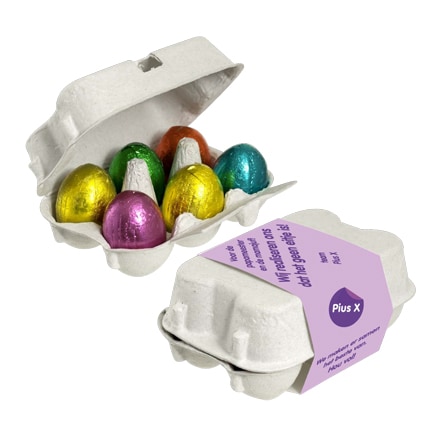 Eierdoosje voor Pasen met chocolade paaseitjes