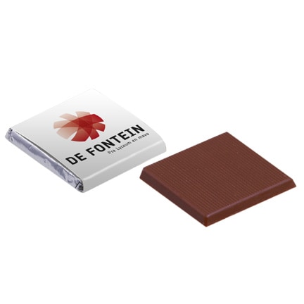 Chocolaatje met eigen logo bij de koffie