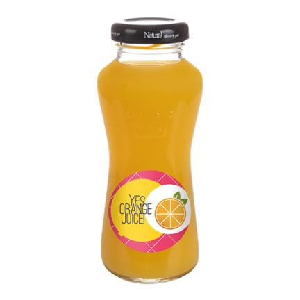 Flesje sinaasappelsap met logo als promotionele dorstlesser