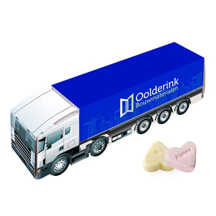 Truck naar eigen ontwerp gevuld met vruchtenhartjes als give-away