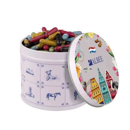 Delftsblauw blik met dropstaafjes als Hollands relatiegeschenk