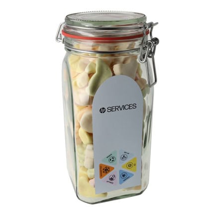 Stoere snoeppot met logo gevuld met paasschuim als give-away