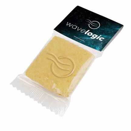 Vanillekoekje met logo in embossing per stuk verpakt in een zakje met logokaartje